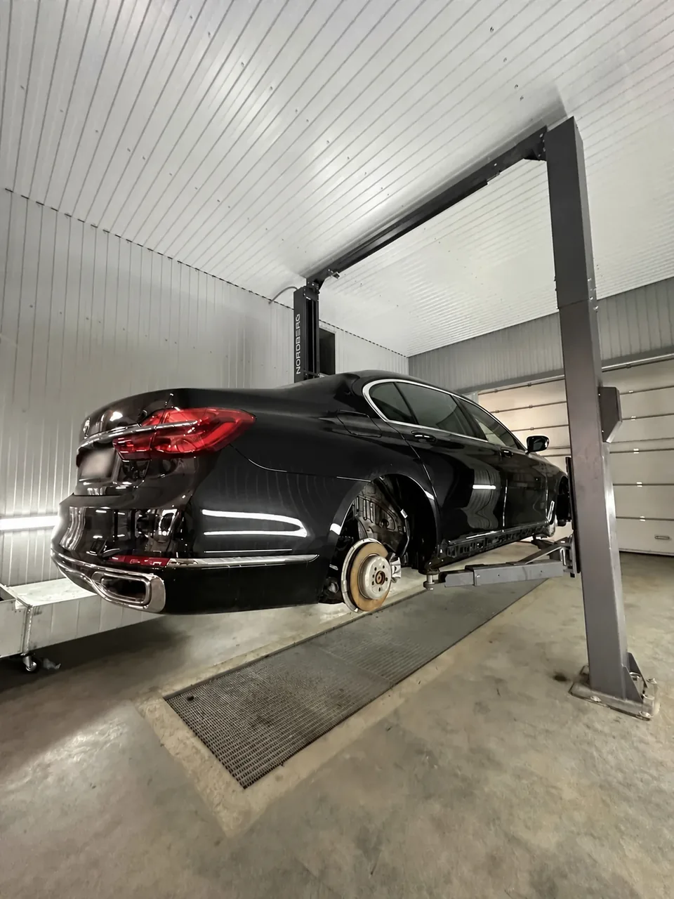 BMW 730 после завершения антикоррозийного комплекса - Антикоррозийная обработка BMW 730 материалами DINITROL