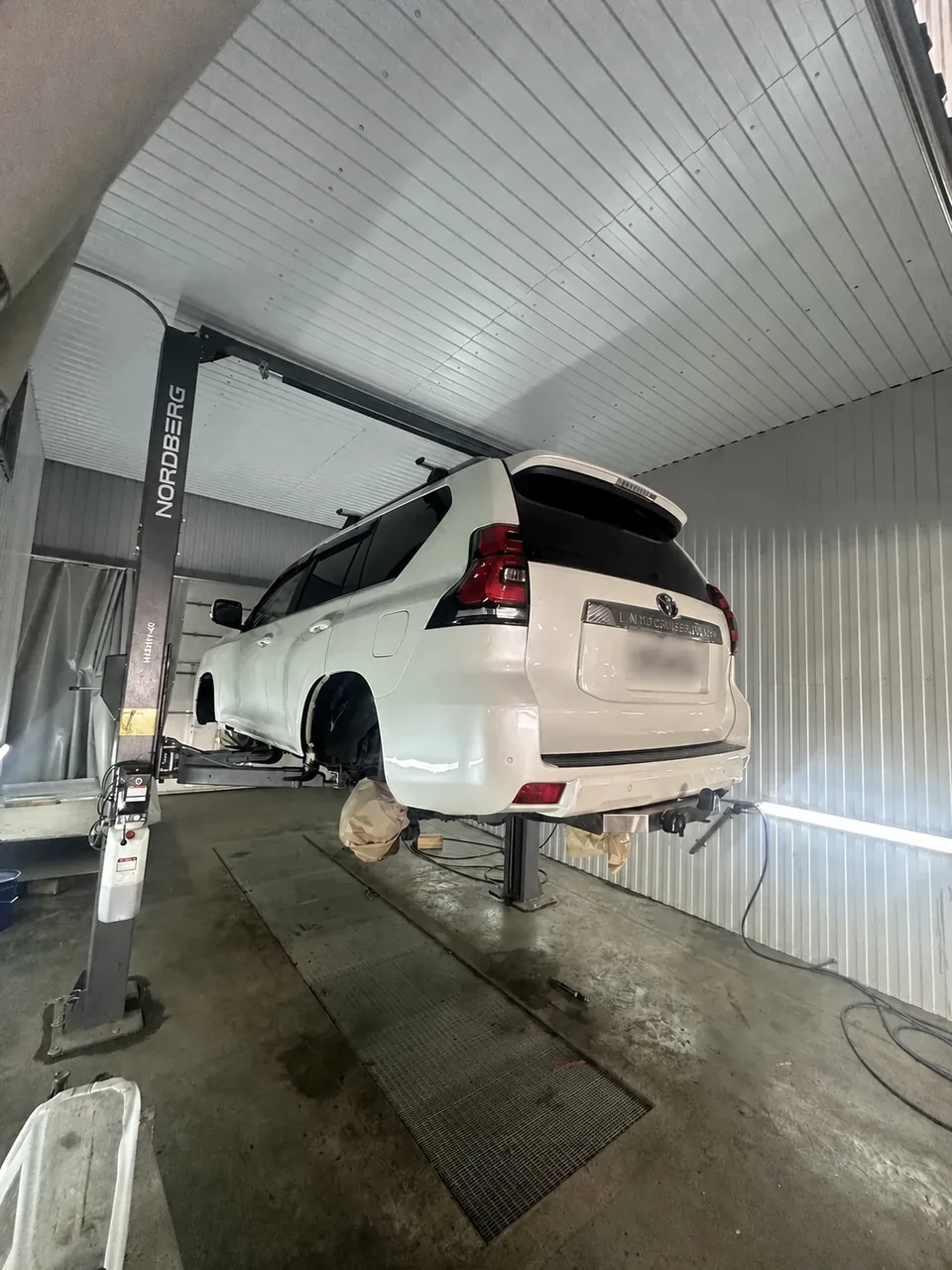 Toyota Land Cruiser Prado перед дефектовкой - Антикоррозийная обработка Toyota Land Cruiser Prado материалами DINITROL