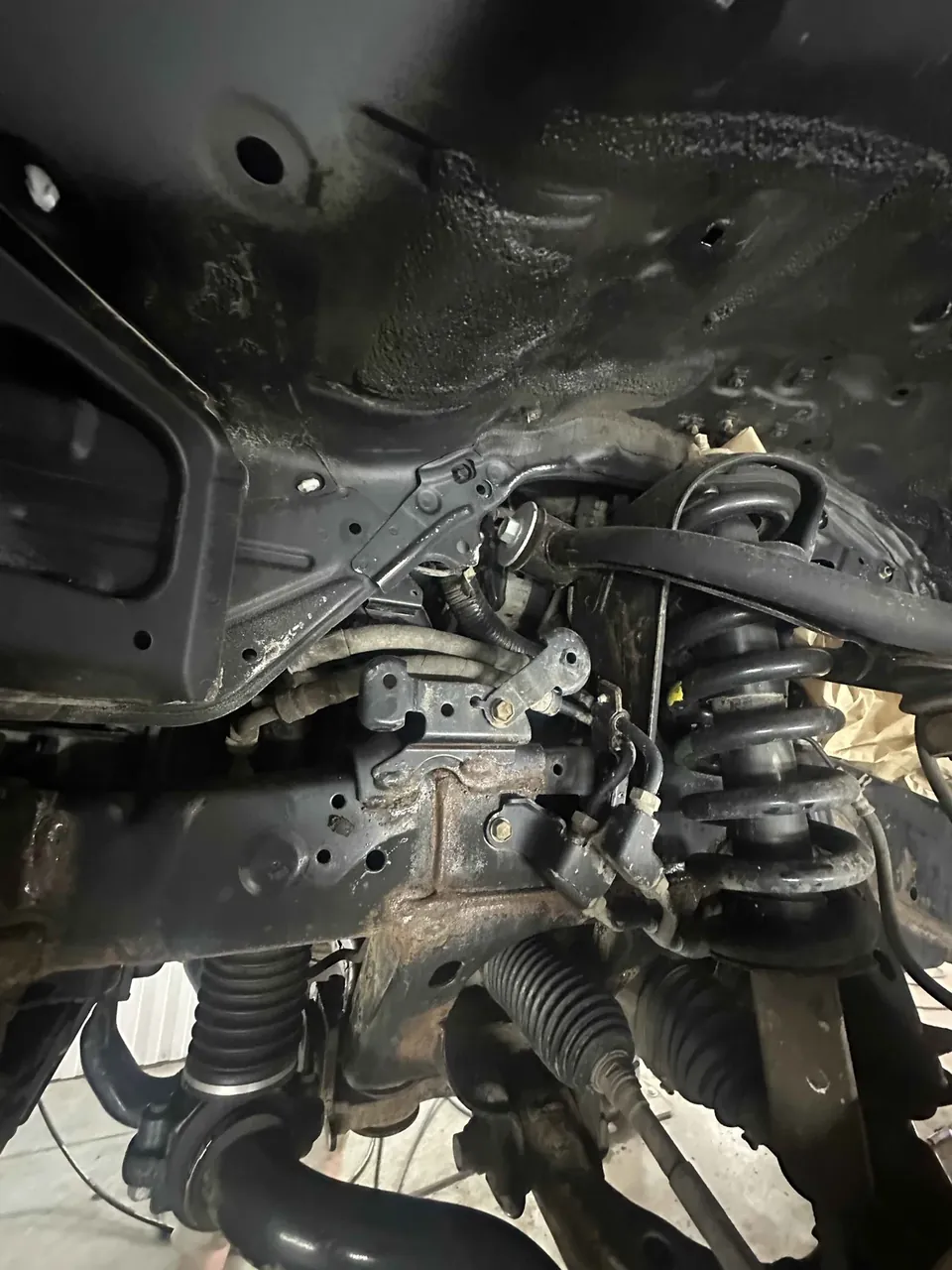 Осмотр подвески и внутренних зон арки Toyota Prado - Антикоррозийная обработка Toyota Land Cruiser Prado материалами DINITROL